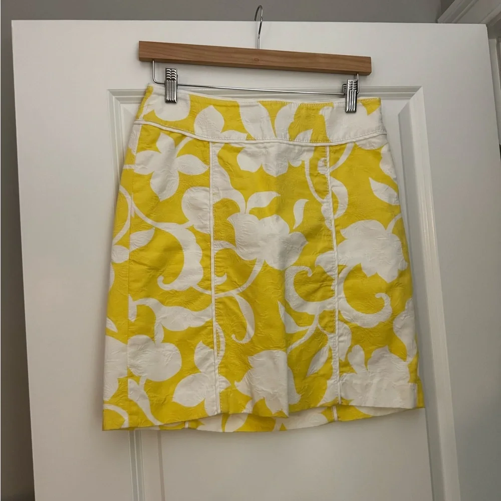 Ann Taylor Detailed Yellow & White Mini Skirt in Size 2